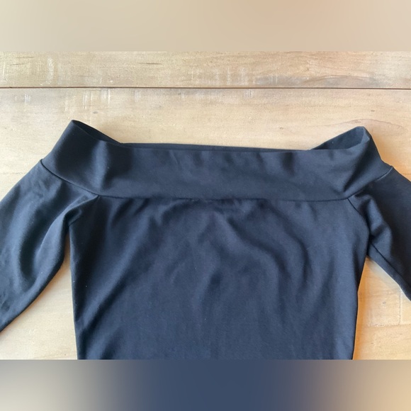 Susana Monaco Black Top off the shoulder quarter length sleeves - Picture 2 of 8